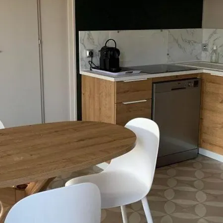 Mobile Presitge With 2 Bedrooms In With Air Conditioning *